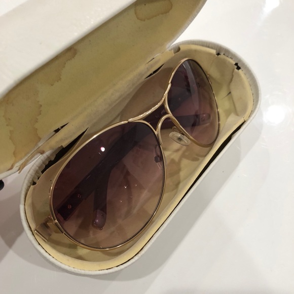 Chloe Sunglasses with Case - Picture 6 of 7